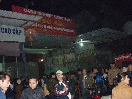 Hiện trường vụ cướp tiệm vàng tại huyện Thường Tín